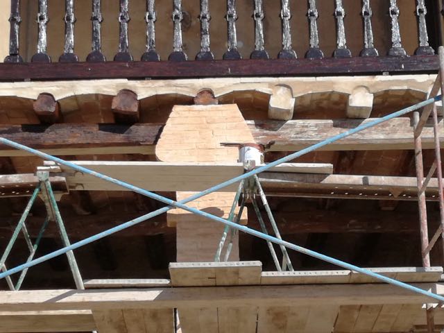 Trabajos de restauración en madera