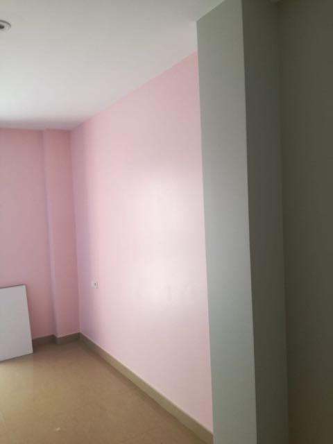 El antes y el después de pintar un piso