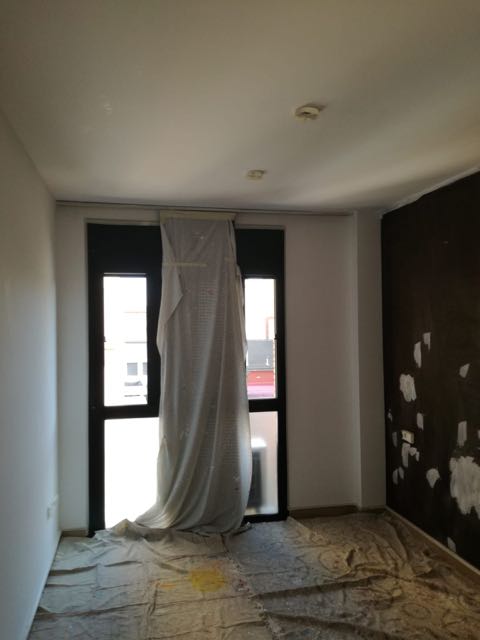 El antes y el después de pintar un piso