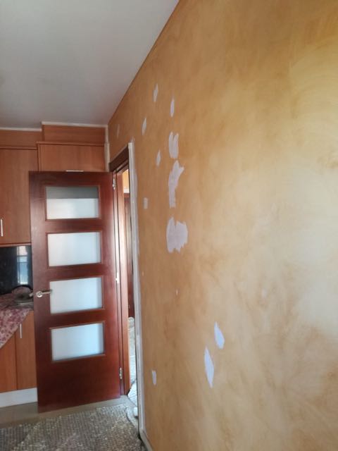 El antes y el después de pintar un piso