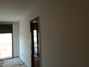 El antes y el después de pintar un piso