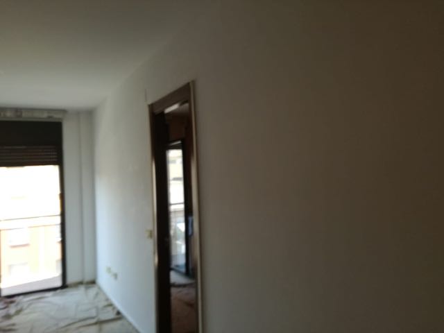 El antes y el después de pintar un piso